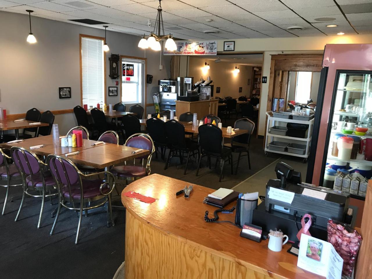 The Home Hotel Boissevain 외부 사진
