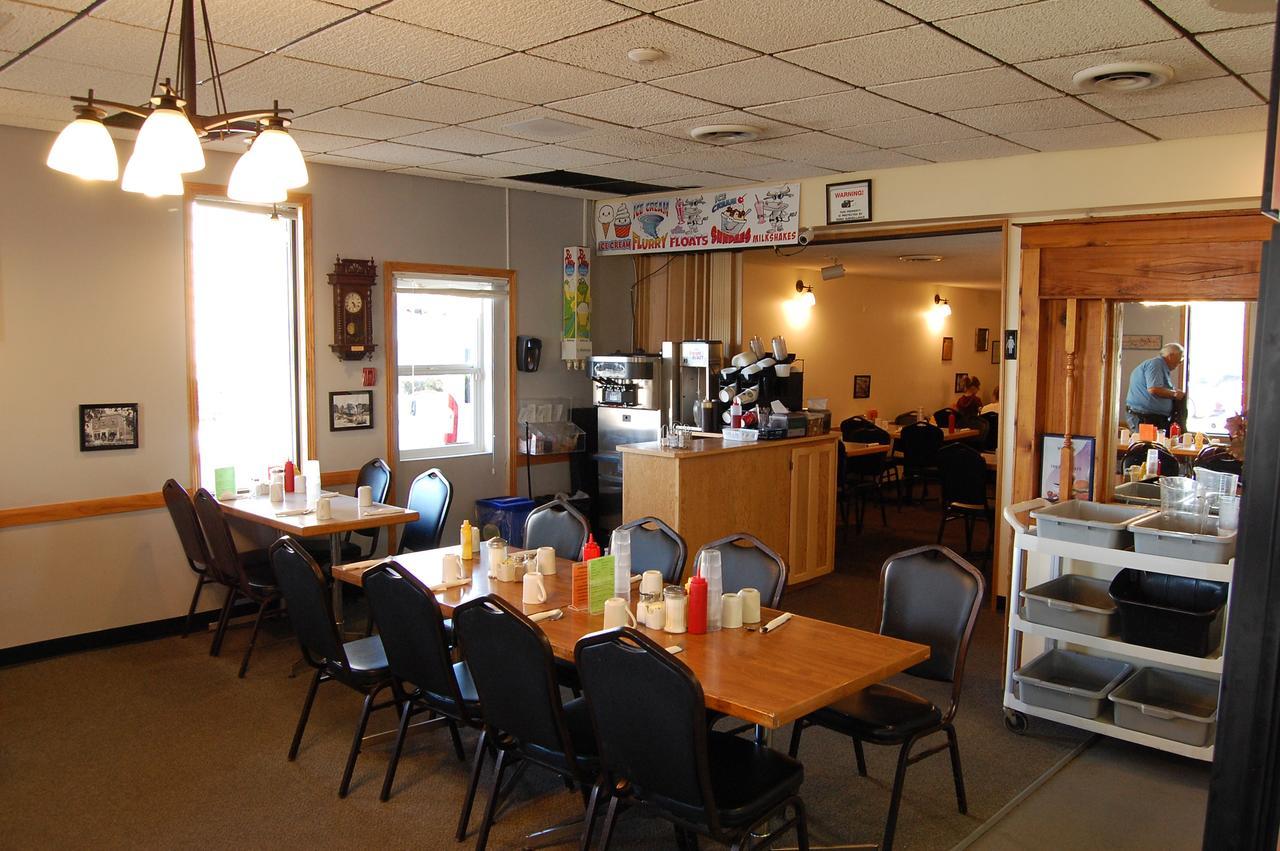 The Home Hotel Boissevain 외부 사진